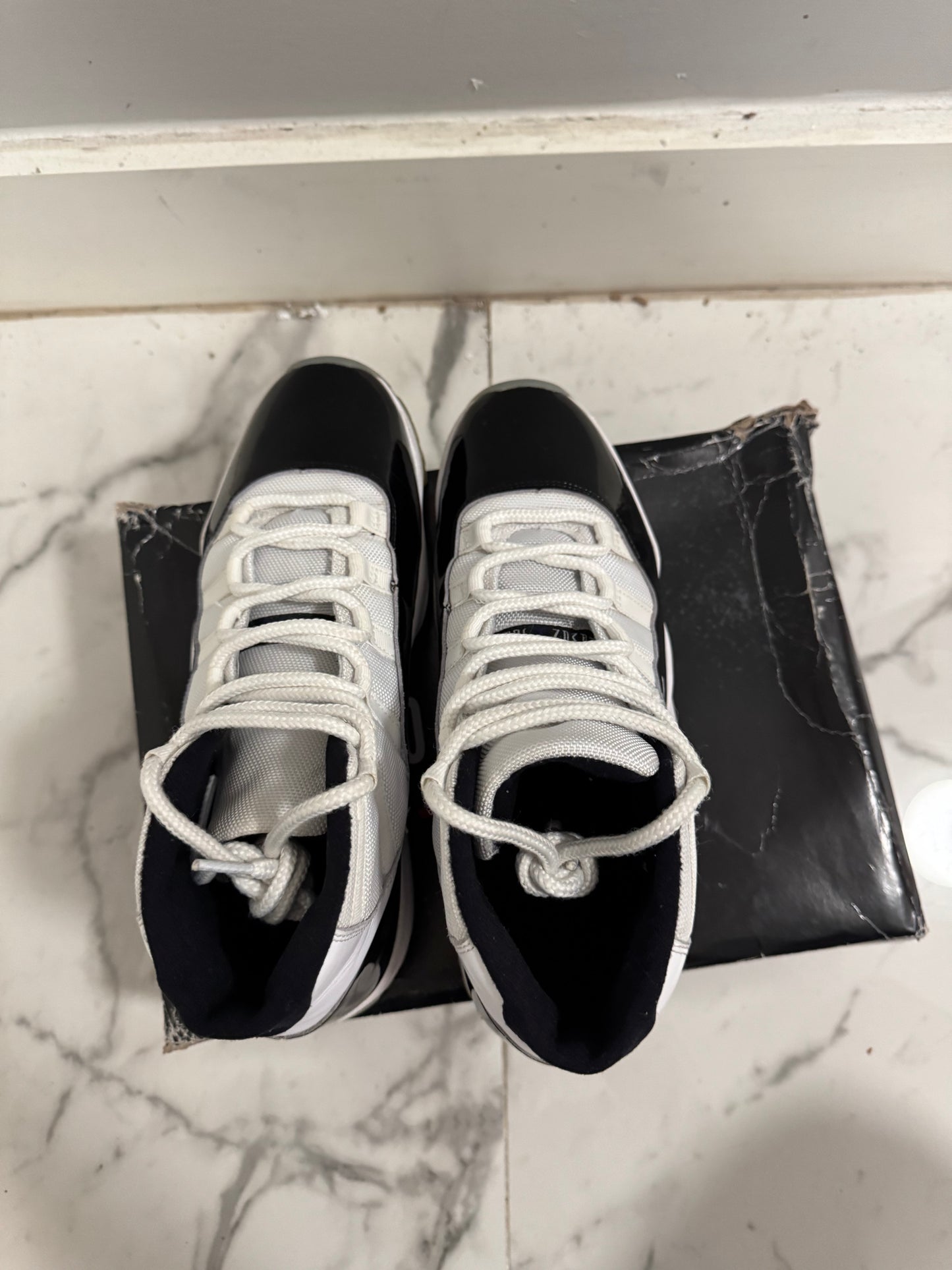 Size 10 | Jordan 11 Concord With Box | Pre-Owned