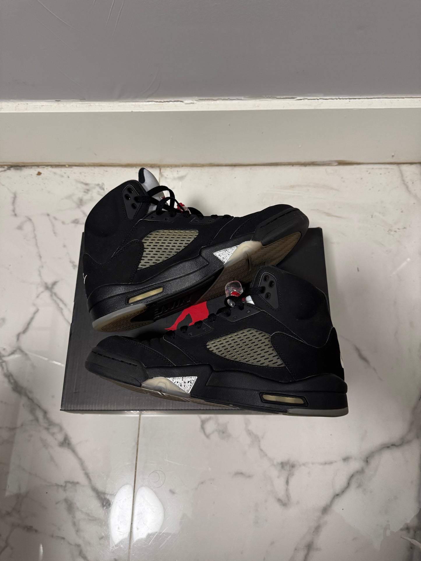 Size 10 | Jordan 5 Metallic With Box | Pre-Owned