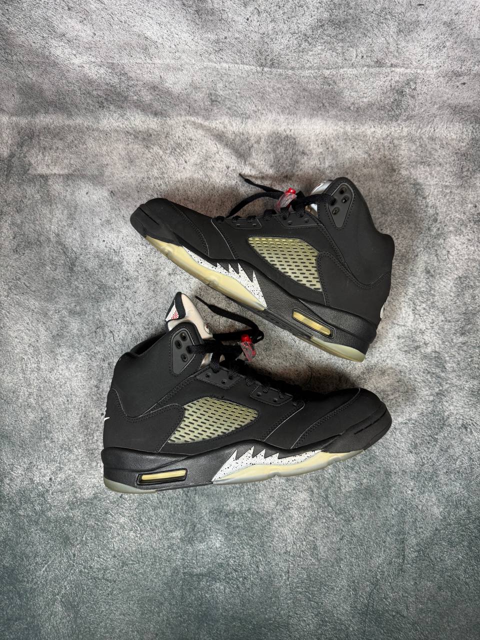 Size 10 | Jordan 5 Metallic With Box | Pre-Owned